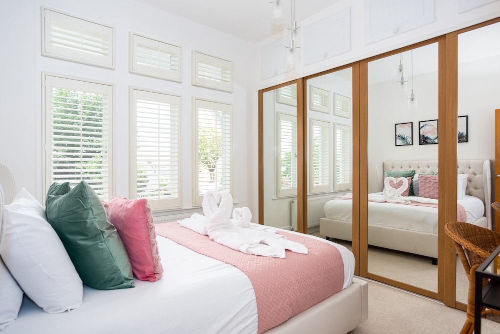 Estuary View by Sorted Stay view 3