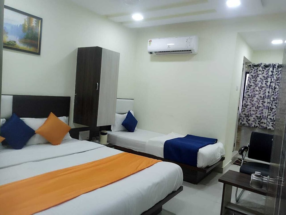 Hotel Lake Palace Ahmedabad