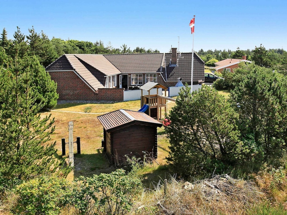 10 Person Holiday Home in Blavand