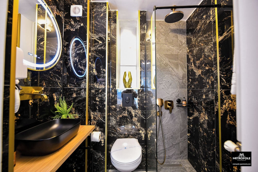 Metropole Apartments Central City