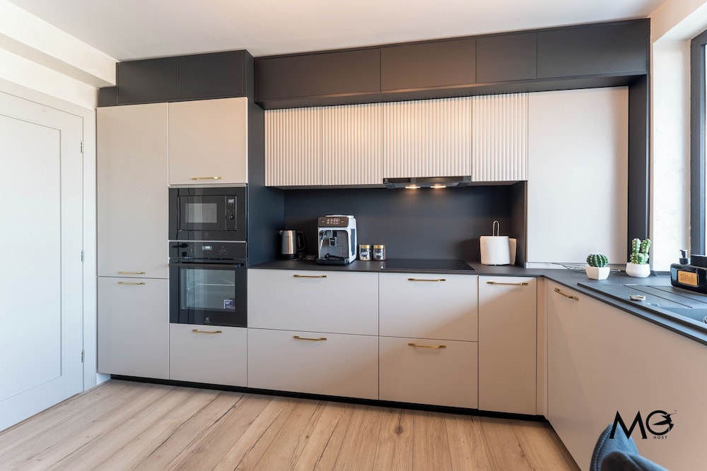 MoHost Valcom - Luxury Skyline Penthouse