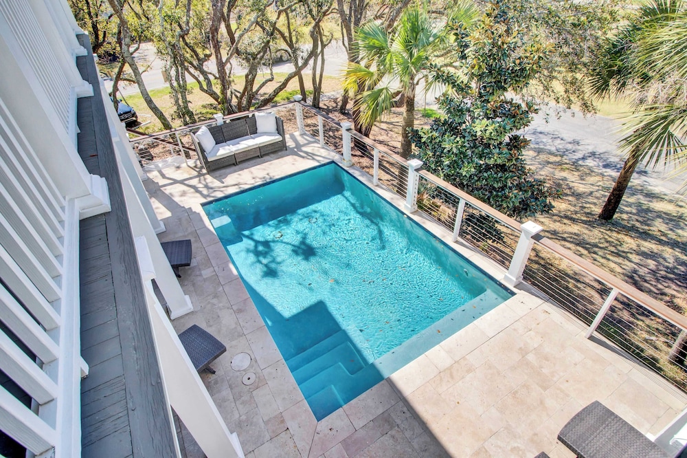 Steps to the Beach! Pool, Gym, Game Room, Movie Theater 3301 Palm by Avantstay
