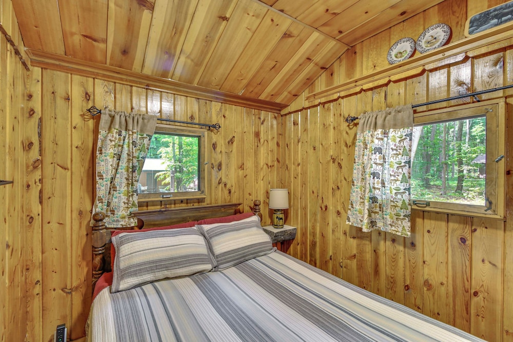 Cabin 600' to Manistee Lake Private Shared Access