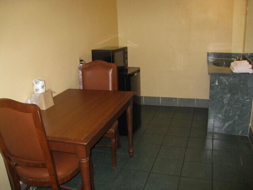 Economy Inn
