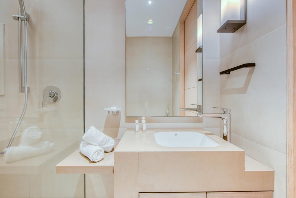 Luxury Sea View 3BR Maid Apt at the Address JBR