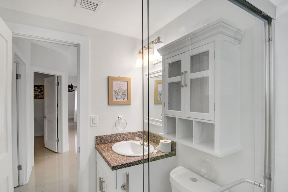 Waterfront Oasis w/ Enclosed Pool! - Image 5