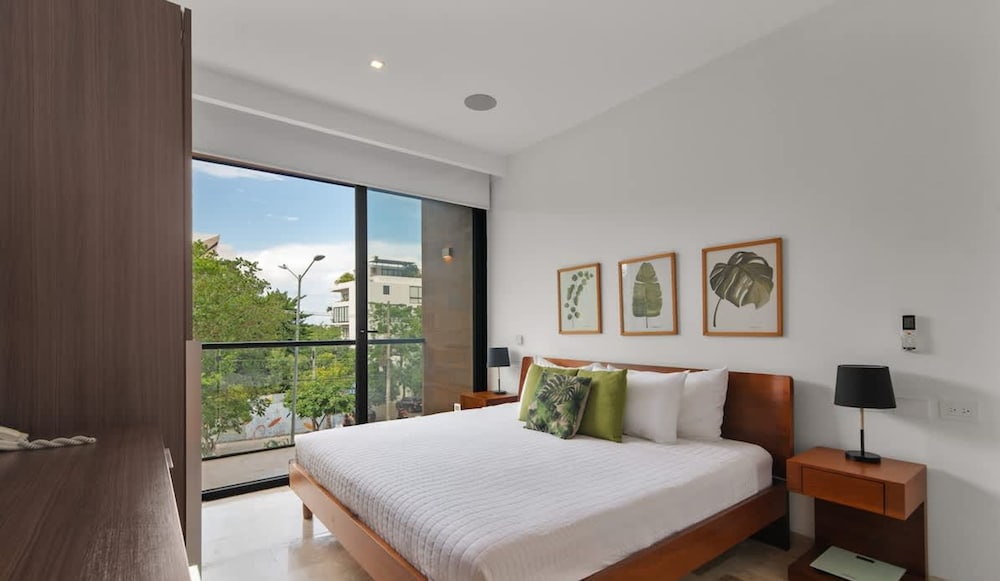 Luminous 1 Br Steps Away From the Beach