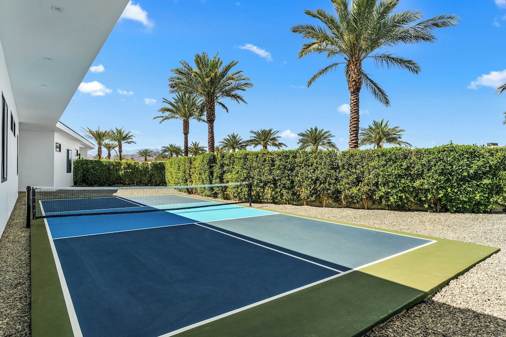 Sleeps 23 Luxury Villa w/ Pool, Hot Tub & Pickleball Court Bravo Villa 10