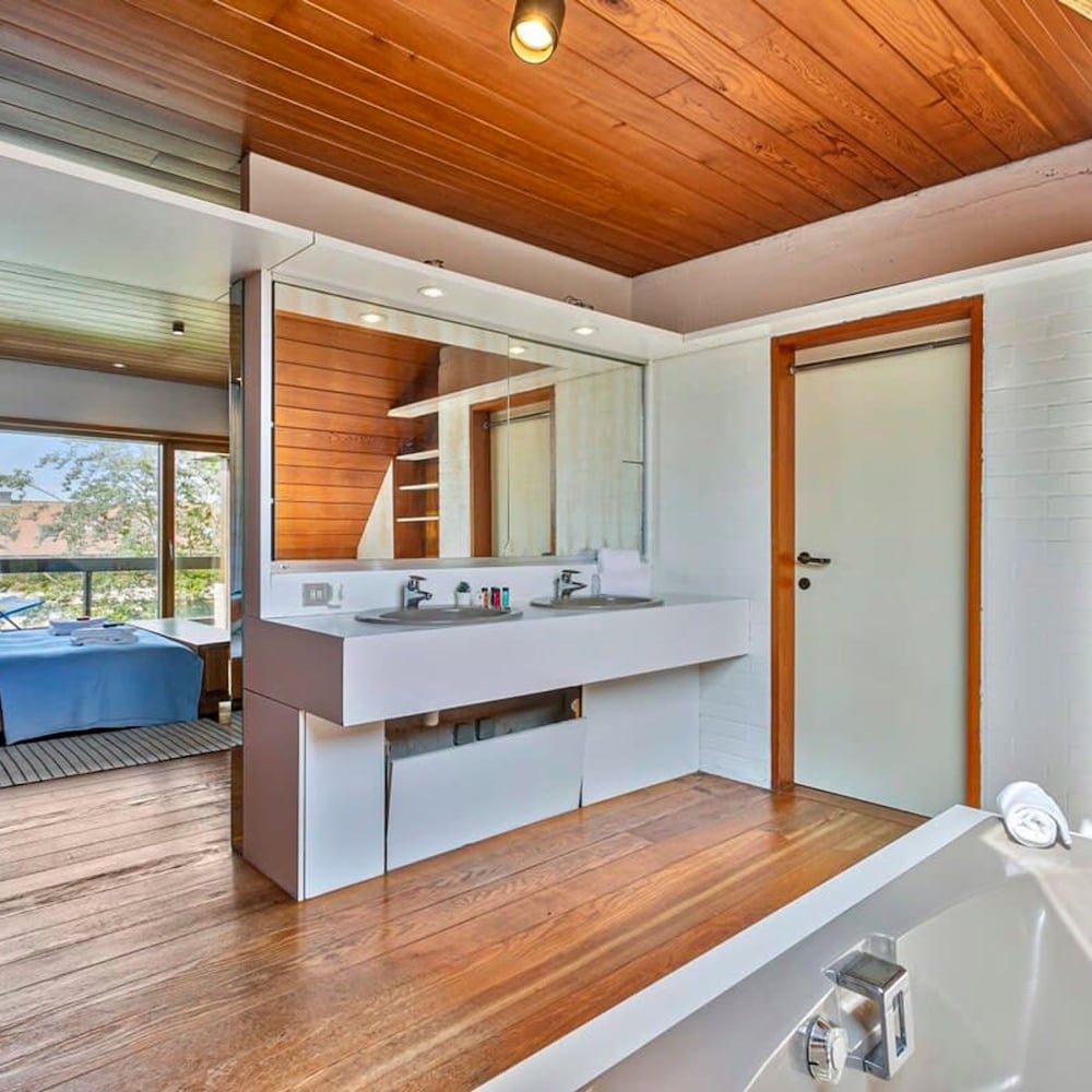 Modernist Design House With Garden Near the Beach