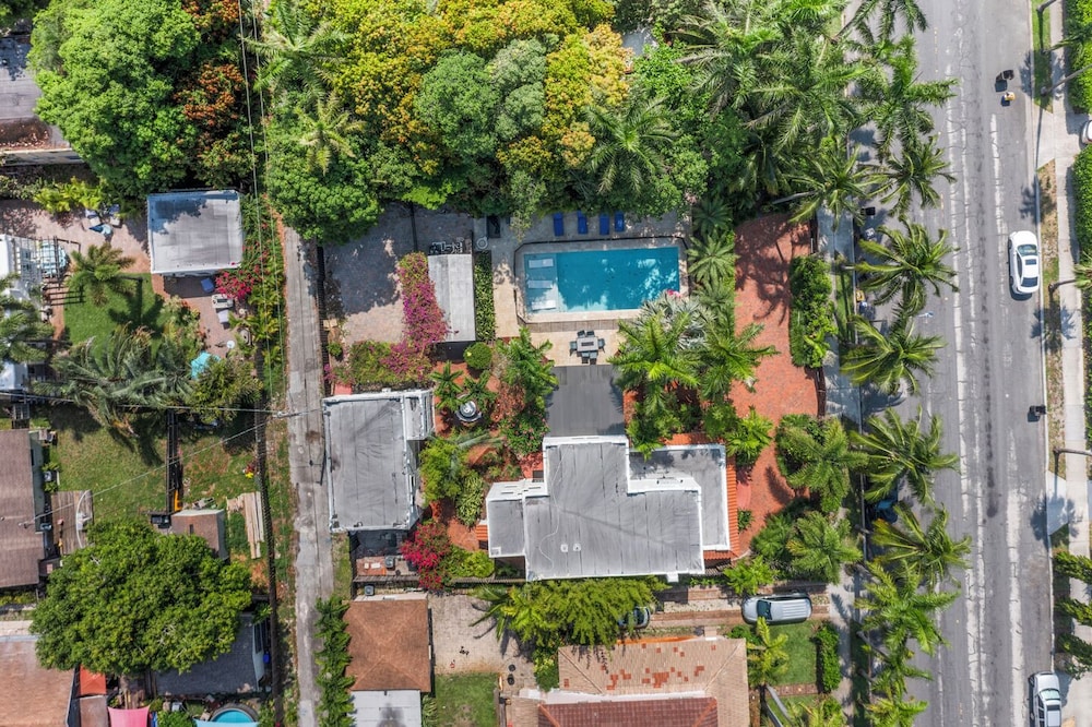 2 Mansions with Pool in West Palm Beach