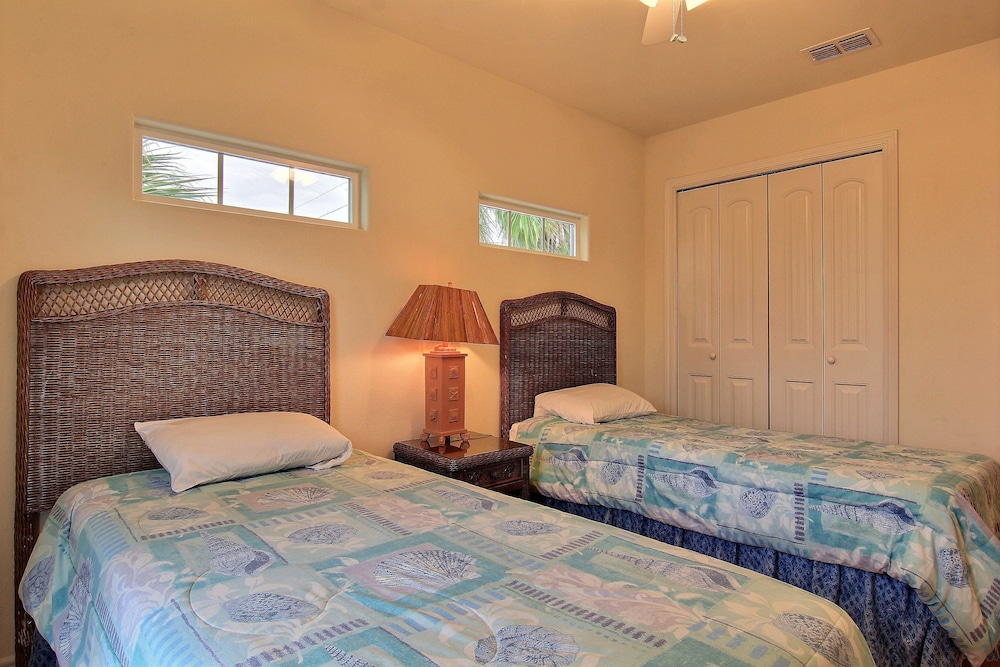 Maria s Beach Getaway GSC1