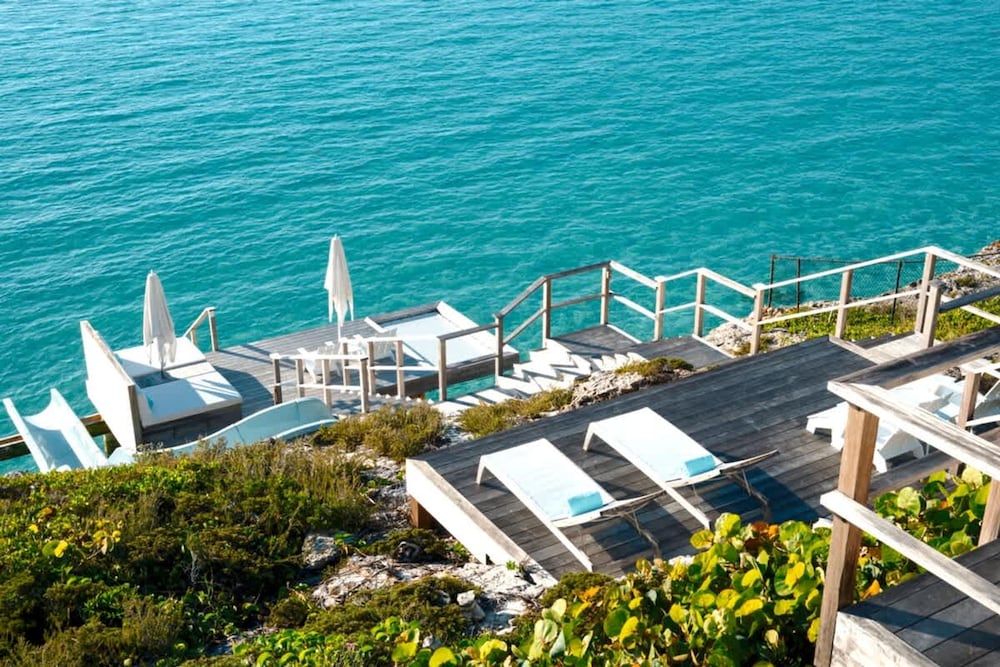 Luxurious Oceanfront Villa Infinity Pool Plunge