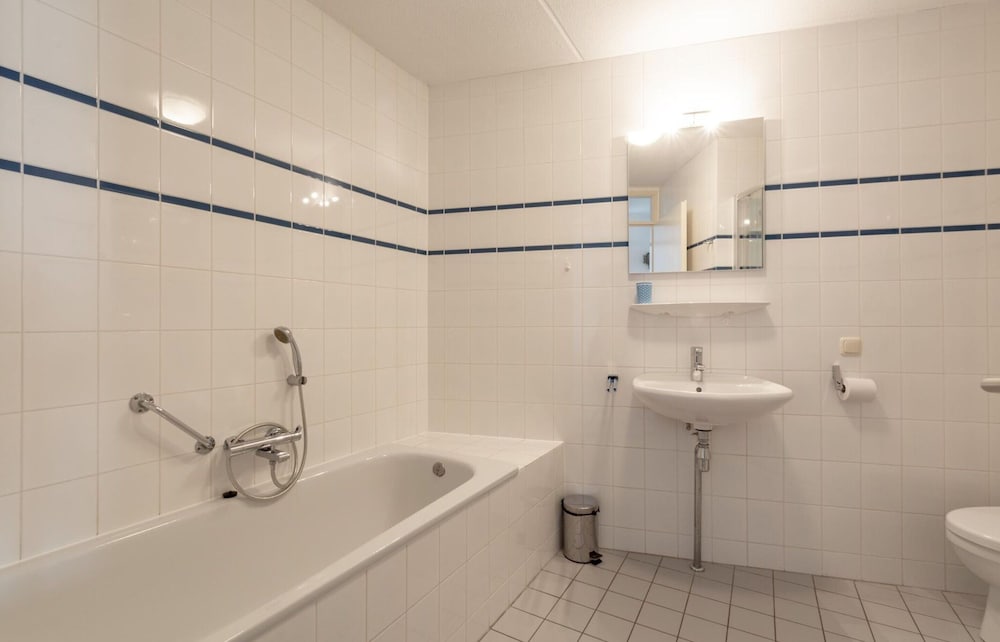 Cozy Apartment Near Beach view 4
