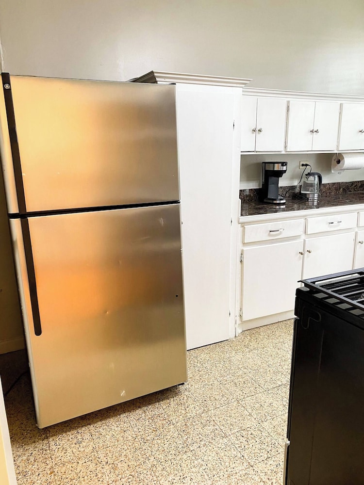 Stylish One-bedroom Apartment in Secure Compound, Port of Spain