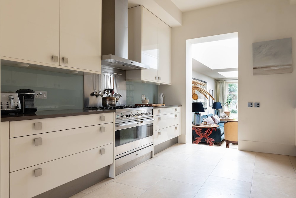 Chesilton Road by Onefinestay