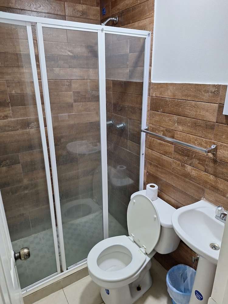 Express Inn Panama International Airport Hostel