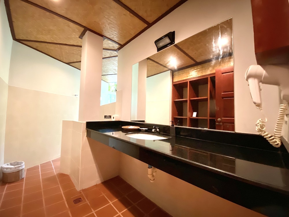 Friendship Beach Resort & Atmanjai Wellness Spa