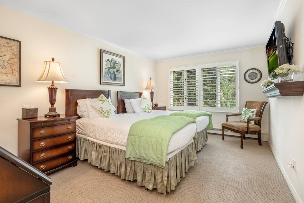 Convenient 2 Bedroom Condo in Vail Near Golden Peak Lift - Walk to Shops, Skiing & More