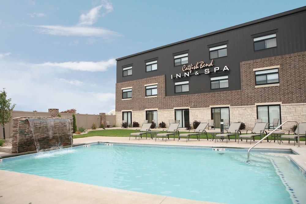 Burlington Vacations - The Catfish Bend Inn  Spa - Property Image 2