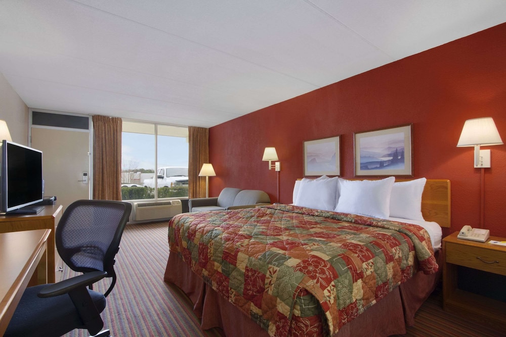 Days Inn by Wyndham Seneca / Clemson Area view 4