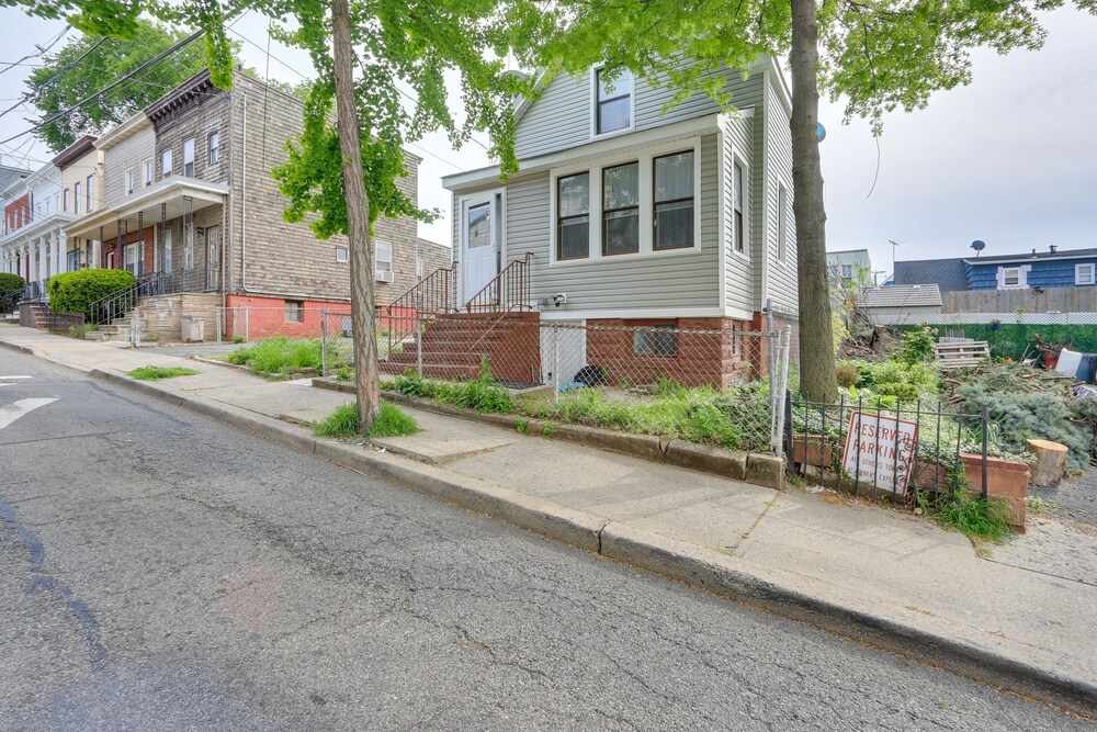 Jersey City Vacation Rental ~ 8 Mi to Nyc!