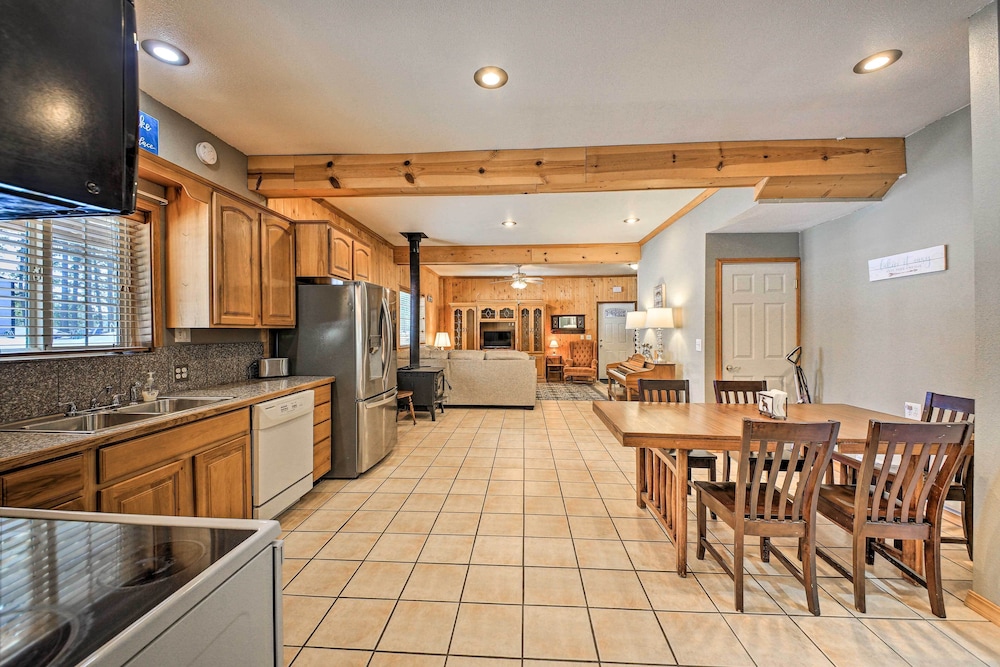 Family-friendly Sagle Vacation Rental w/ Deck - Property Image 13