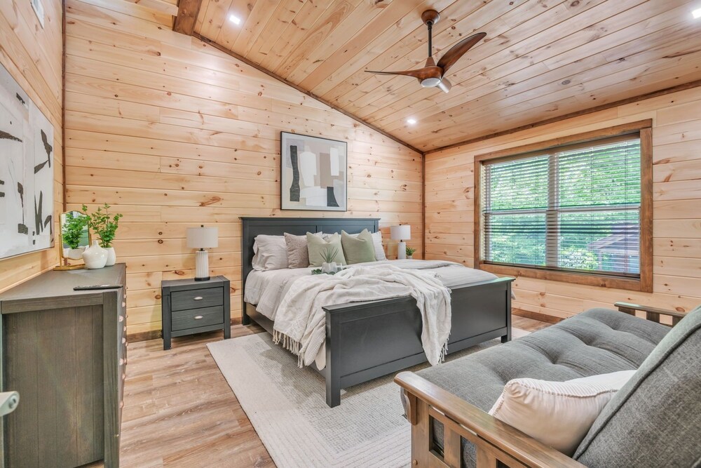 Er62 - Smoky Splash Getaway 3 Bedroom Cabin