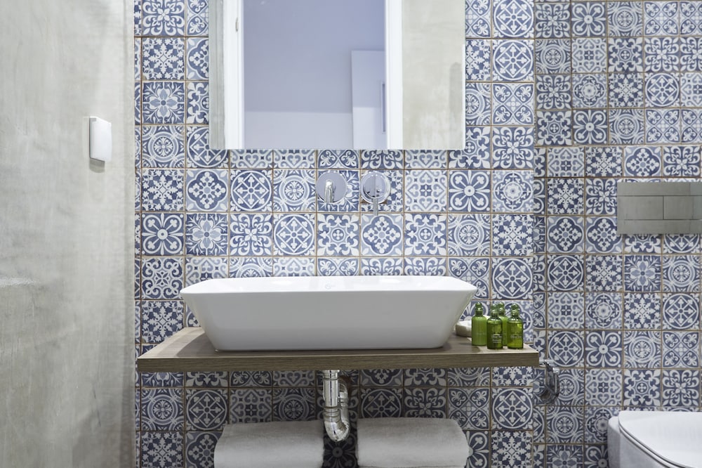 Luxury n Chic Athens Museum Apt