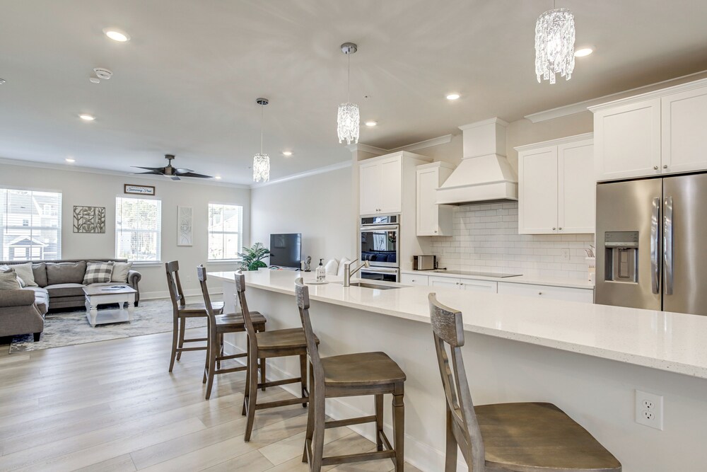4 Mi to Ocean City Beach: Large Family Townhome