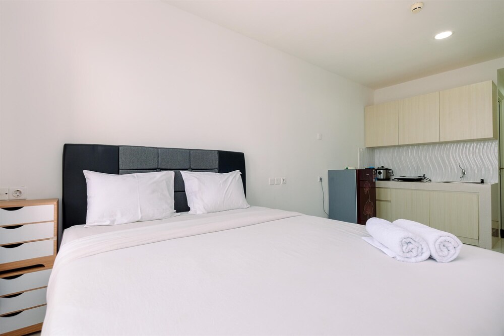 Comfy Studio at Sentul Tower Apartment