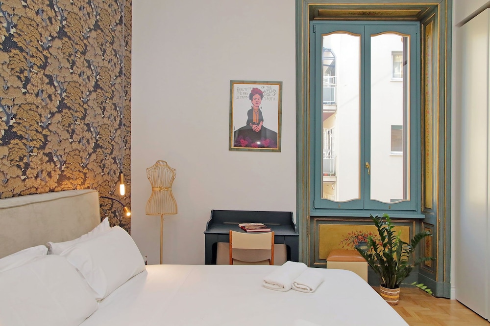 Rare Large and Elegant Rome Apartment in Prati Neighborhood Perfect for Families or Friends