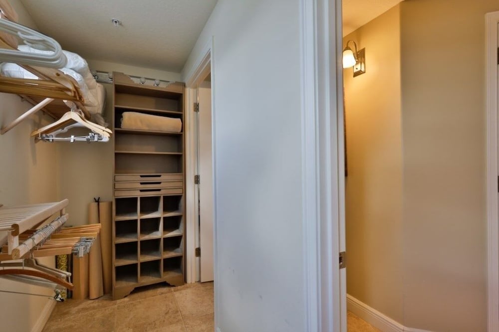 Oceanfront Condo With Beautiful Views 2 Bedroom Condo