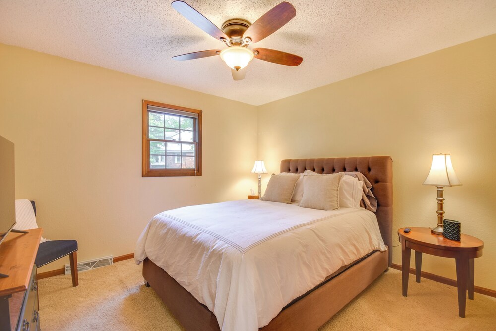3 Mi to Dtwn Jefferson City: Family Home w/ Deck