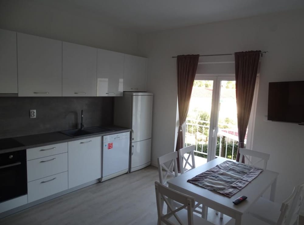 Cozy Seaview Retreat A & M Apartments