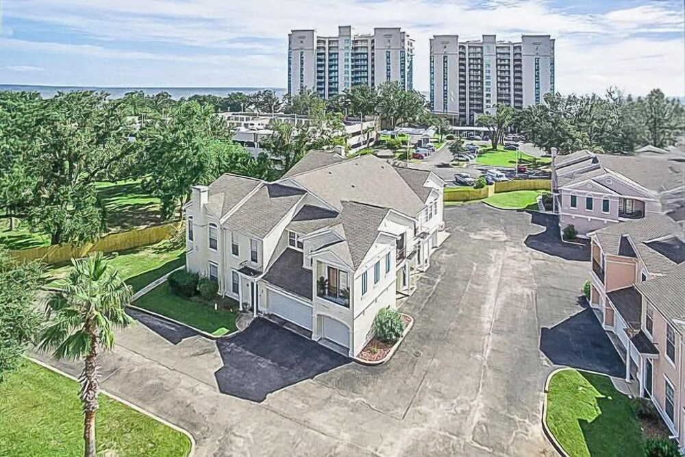 Legacy Villa 2604 - 2 Bedroom 2 Bath With Garage in Beachside Neighborhood