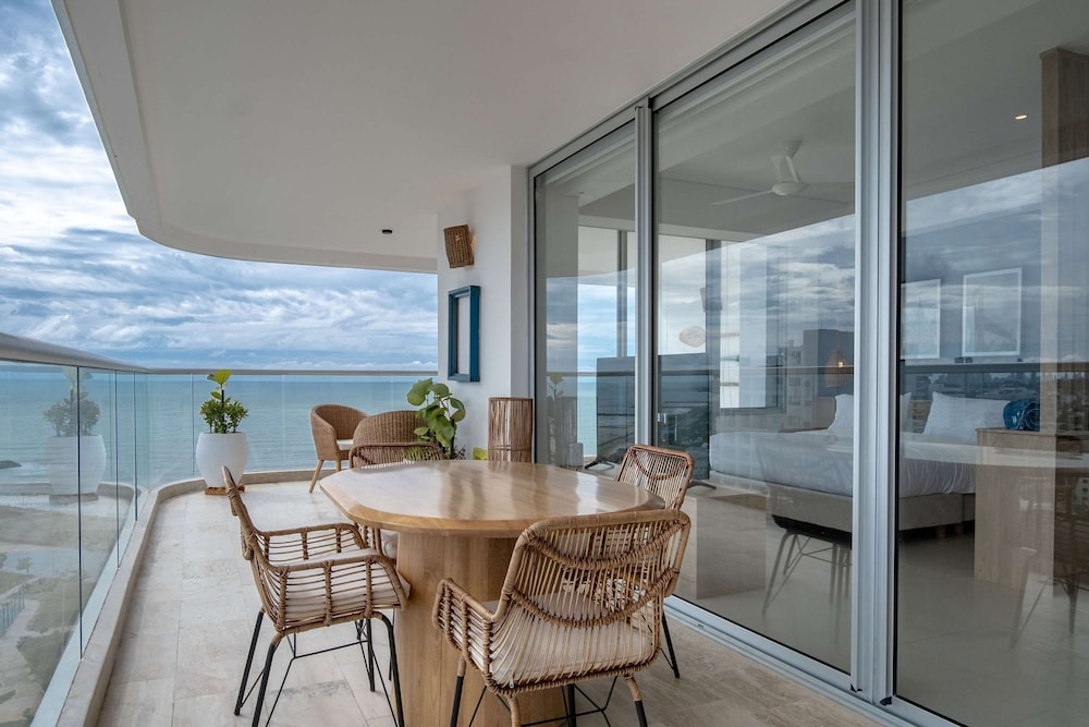w Majestic Loft w Ocean View in Crespo