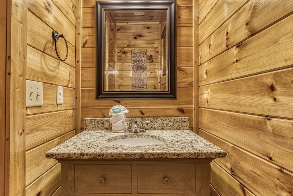 Grand View Lodge Panoramic Views Hot Tubs Game Room Theater Sleeps 56 Guests