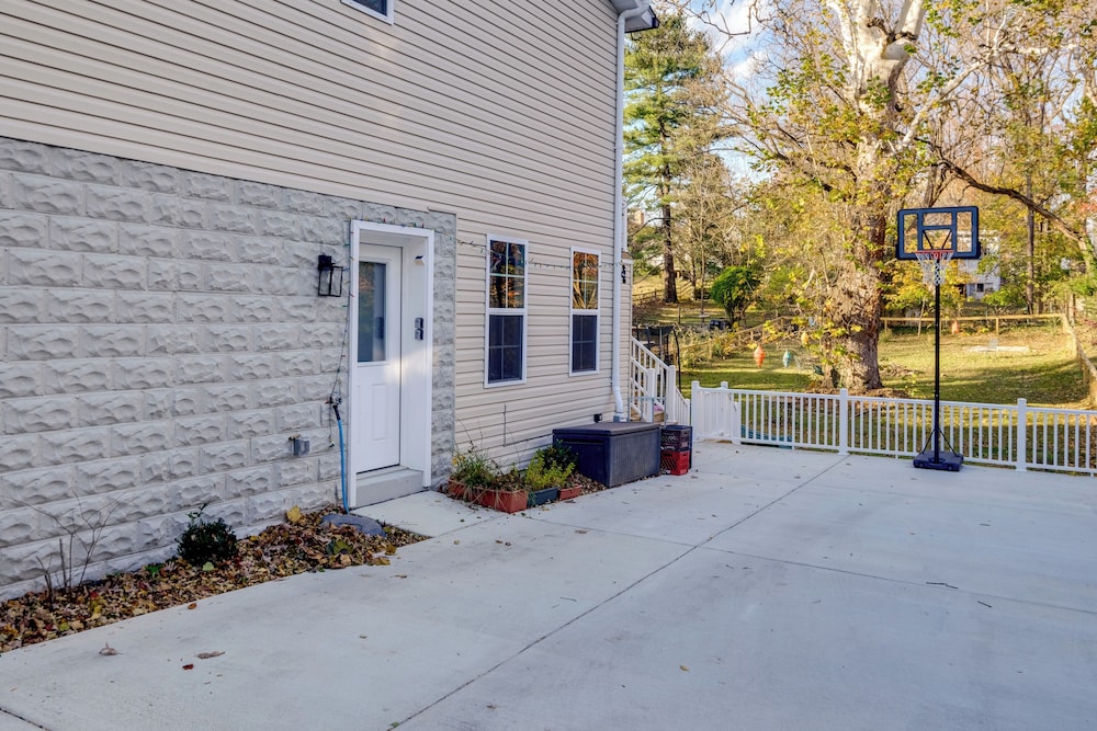 Walk to Metro & Dtwn Silver Spring! Sleek Apt
