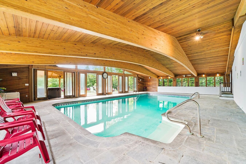 Large 7BR Villa Sleeps 16 Indoor Pool Hot Tub