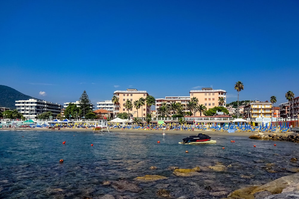 Miramare 2 LUX - Total Sea View