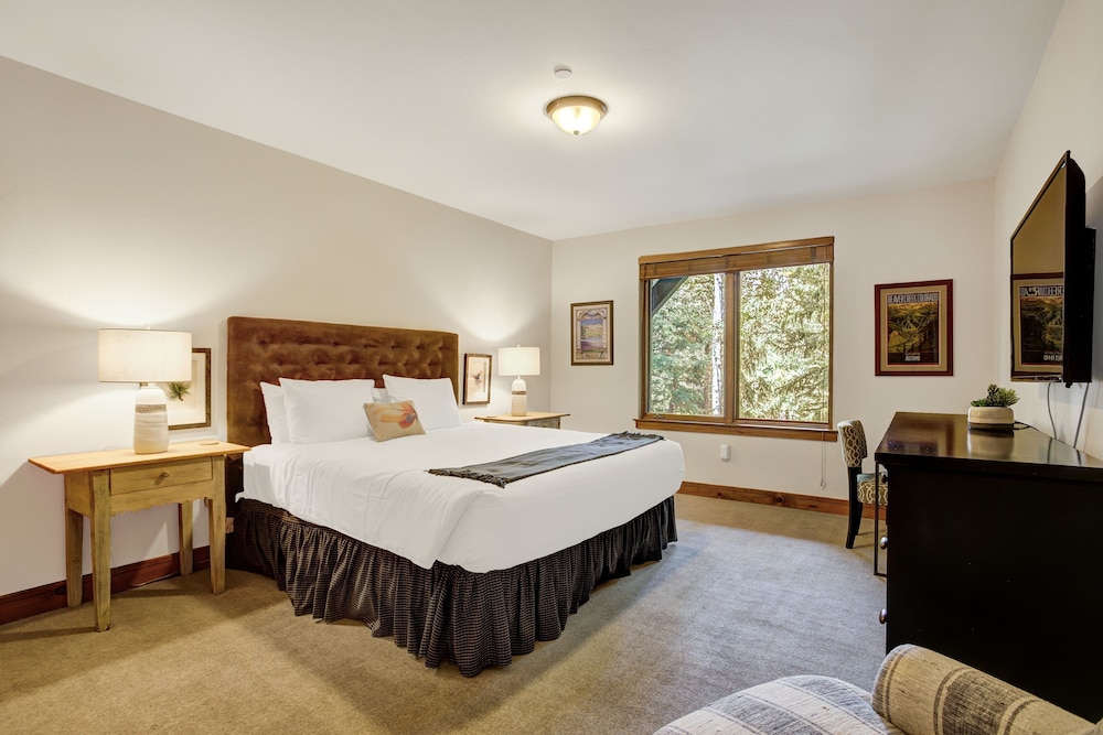 Premium 2 Bedroom Condo in Arrowhead Village! 2 Condo