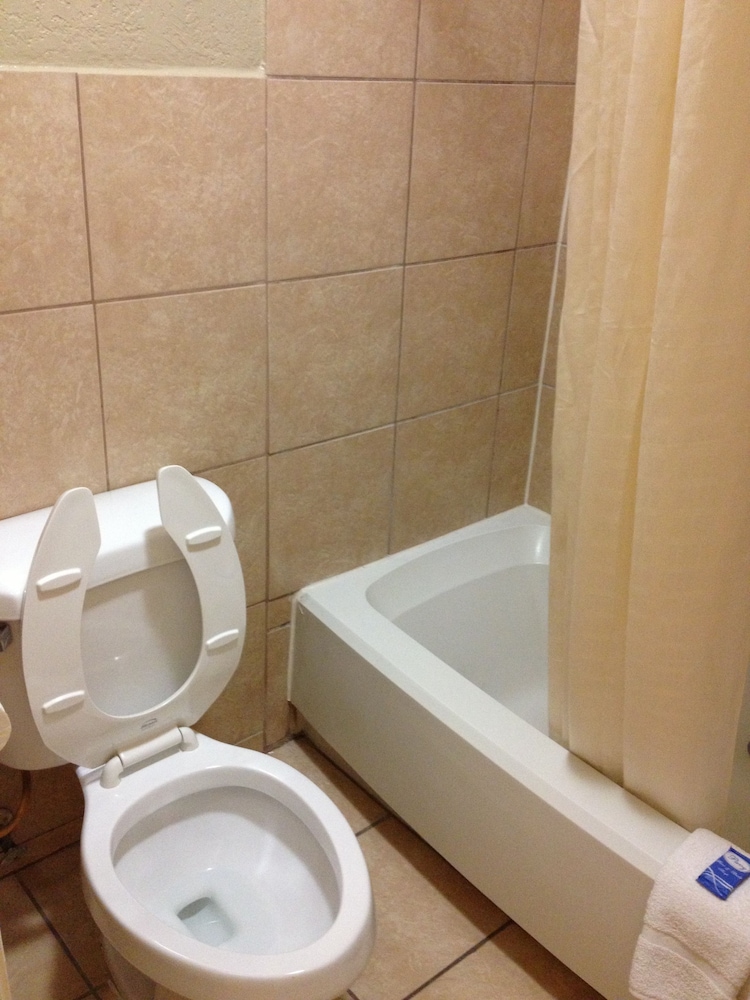 Economy Inn view 4