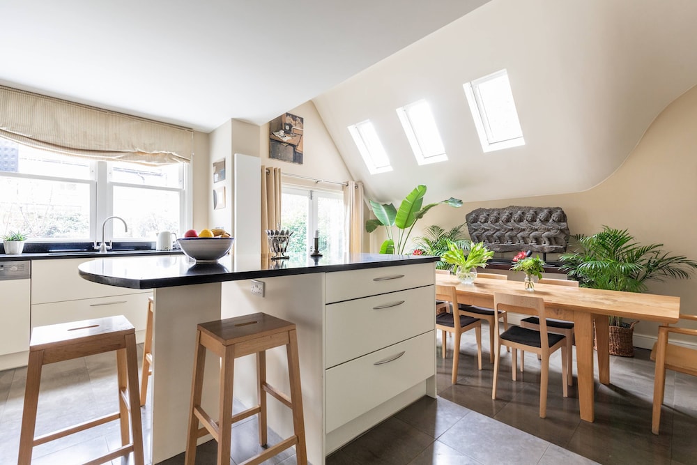 Poplar Grove II by Onefinestay