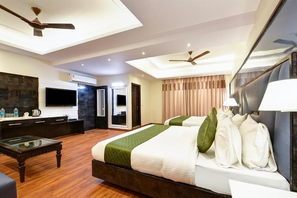 Hotel Geet Deluxe