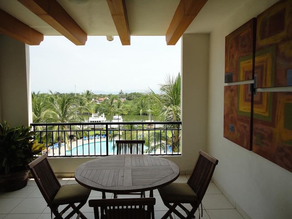 Unlimited Luxury Villas - Gran Marina Condo