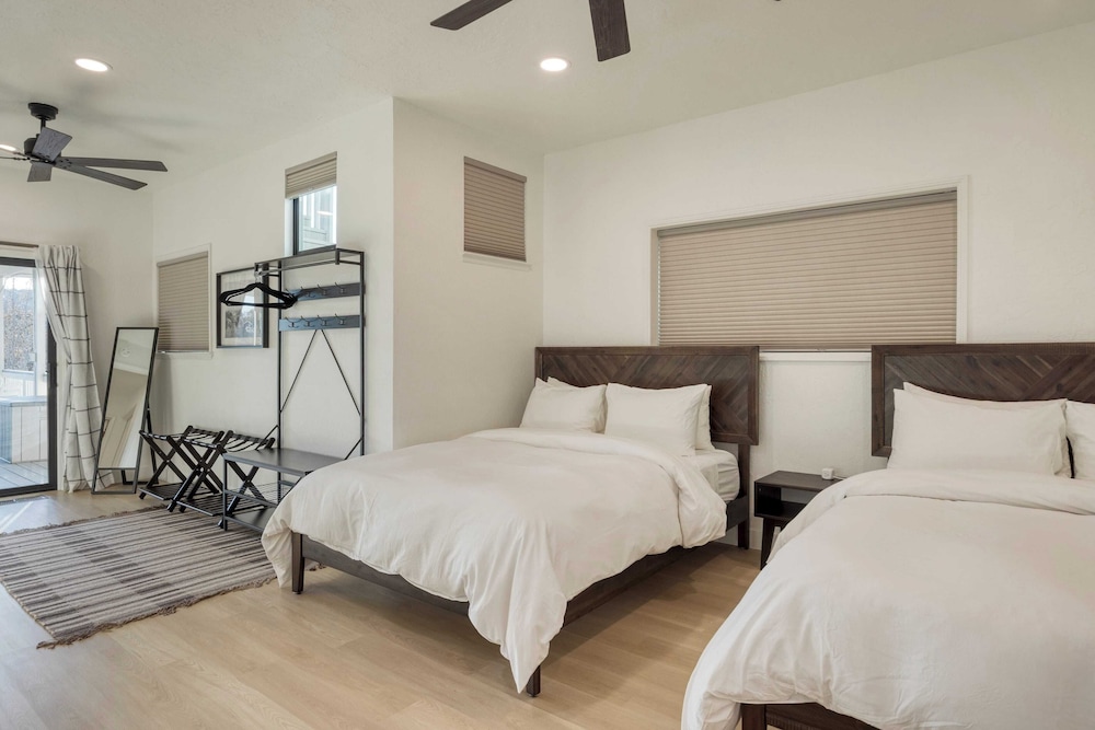 Terrace Hill Modern Paso Robles Escape Near Wineries, Dining, and Hot Springs