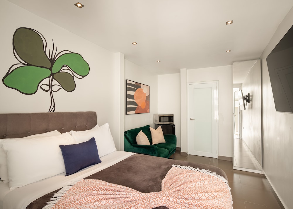 Rosalina Ocean Park - Property Image 1
