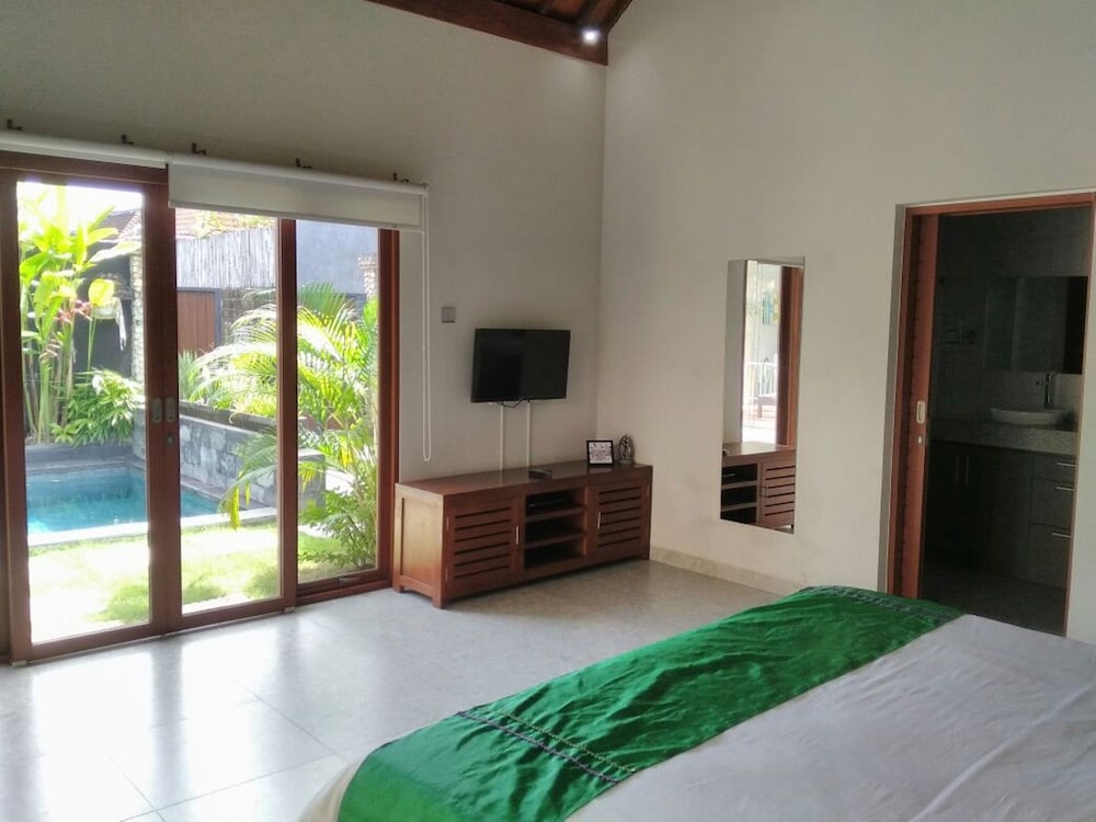 Sunshoot Villa Sandat