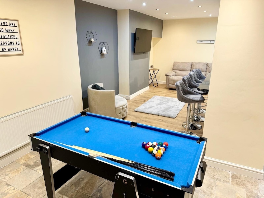 Harborne House 4 Bedroom Contractor Qe Hospital