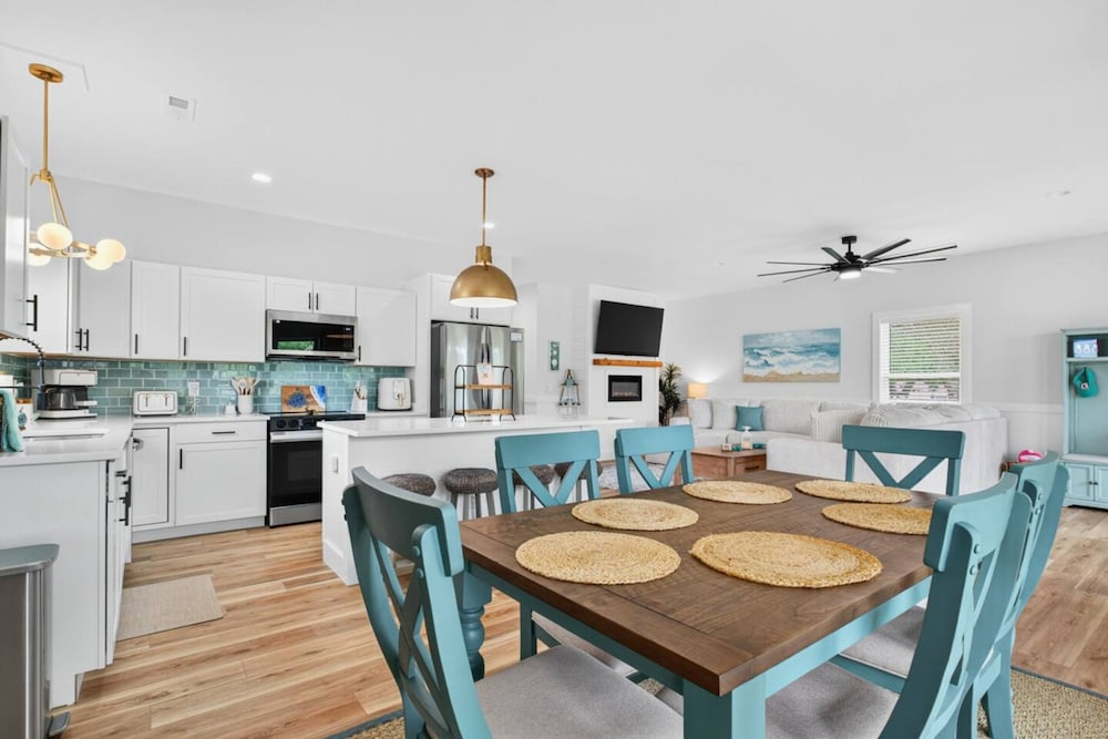 New Listing Luxury House 5 Min Walk to Beach